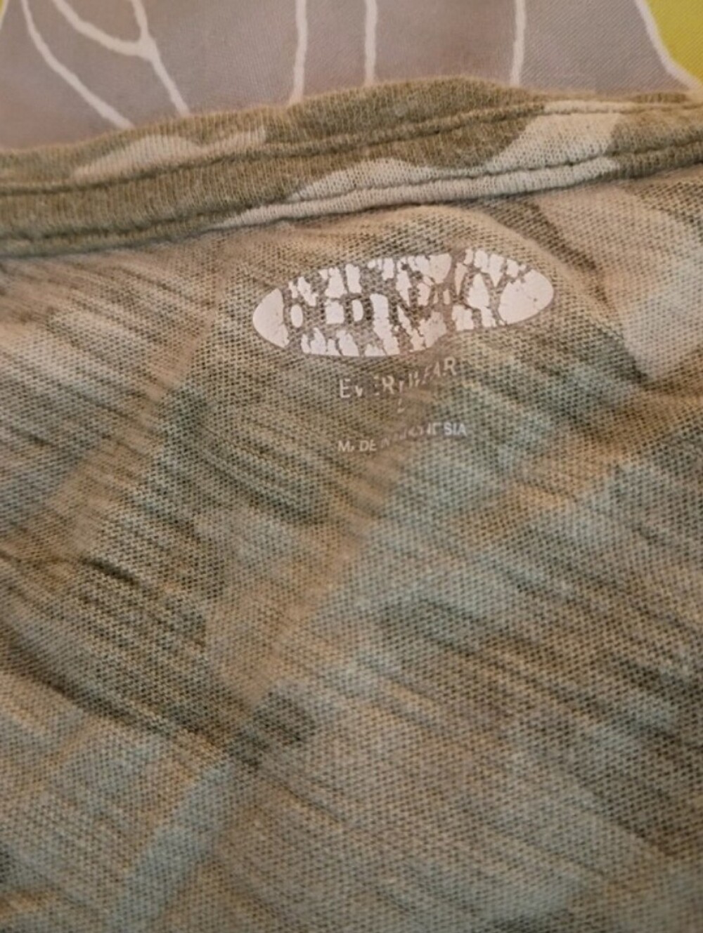 Camo V-Neck Sleeveless Top - Olive Green - Picture 5 of 5